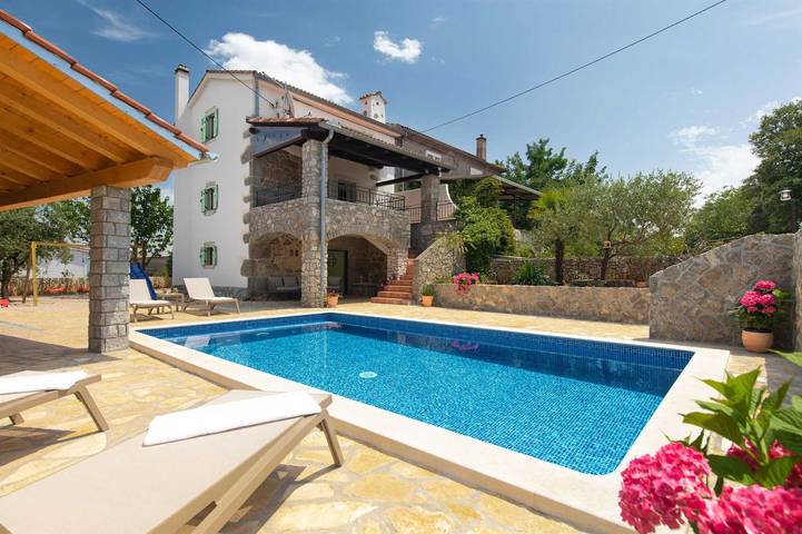 Appartement entier, Beautiful stone house Iva with heated pool in Ville de Krk, Krk