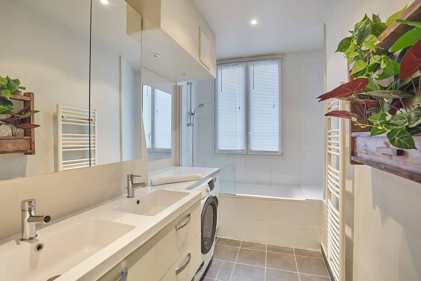 Ganze Wohnung, Apartment 2 bedrooms Center of Paris in 10e Arrondissement, Paris