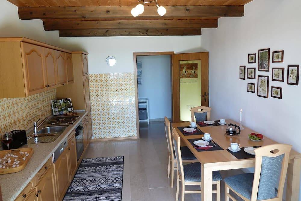 Ganze Wohnung, Gemütliche Ferienwohnung mit zwei Schlafzimmer und Terrasse in Zenting, Ostbayern