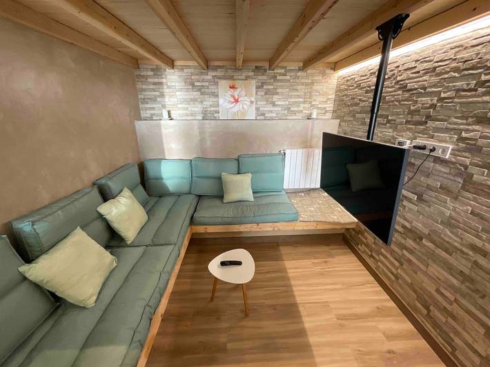 Hel lejlighed, Can Padrosa Mini Loft 3 – Modern Retreat with Shared Pool Near Costa Brava in Riumors, Upper Empordà