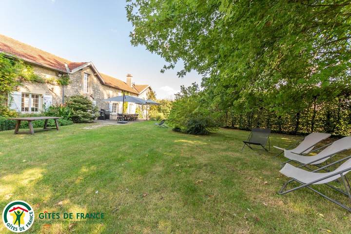 Gîte pour 10 personnes, avec Terrasse et Jardin
