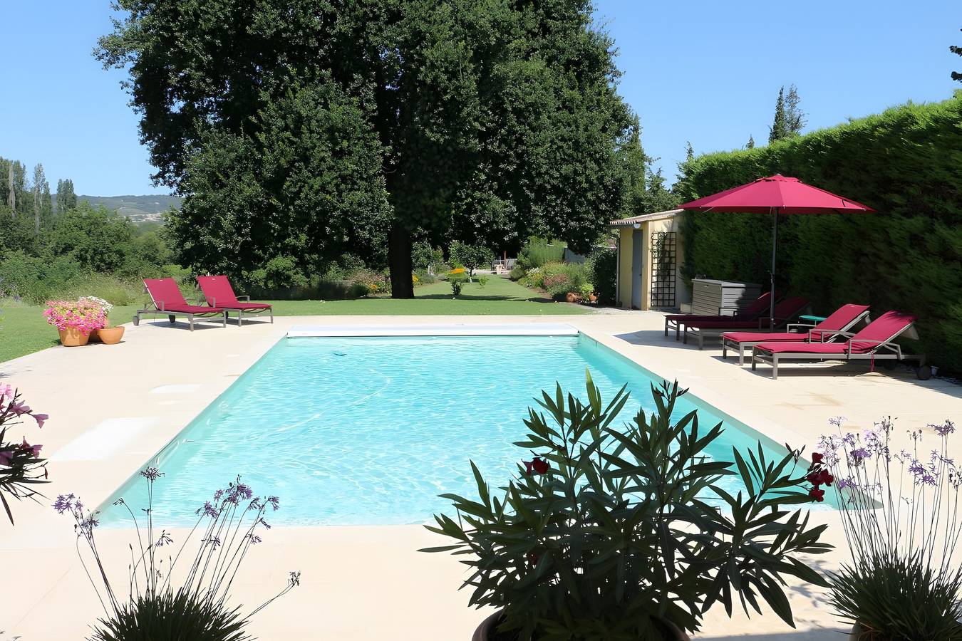 Bed and Breakfast 'Chambre D'hôtes - Les Hirondelles' with Shared Pool, Wi-Fi and Air Conditioning in Mirabel-aux-Baronnies, Nyons region