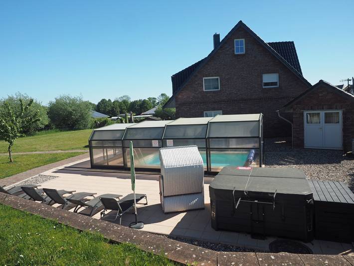 Ferienhaus für 16 Personen, mit Garten und Sauna sowie Seeblick in Wohlenberg