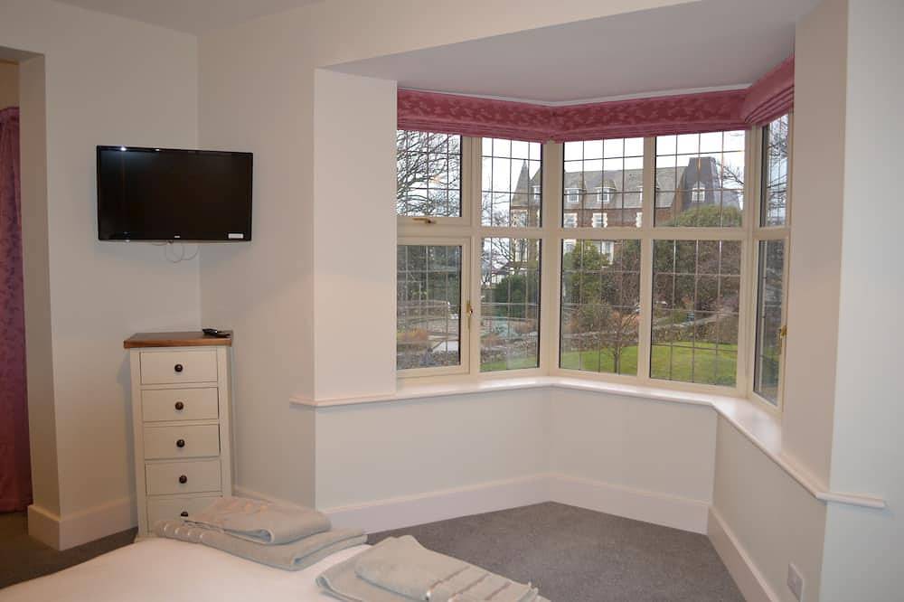 Large house with sea views, ample off-road parking, enclosed garden with terrace in Hunstanton, Norfolk Coast