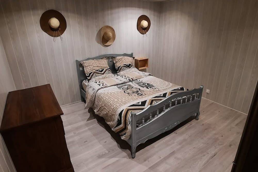 Appartement entier, Appartement avec cour – À 15 min de Bordeaux en tram et 5 min de l'aéroport in Mérignac, Région de Bordeaux