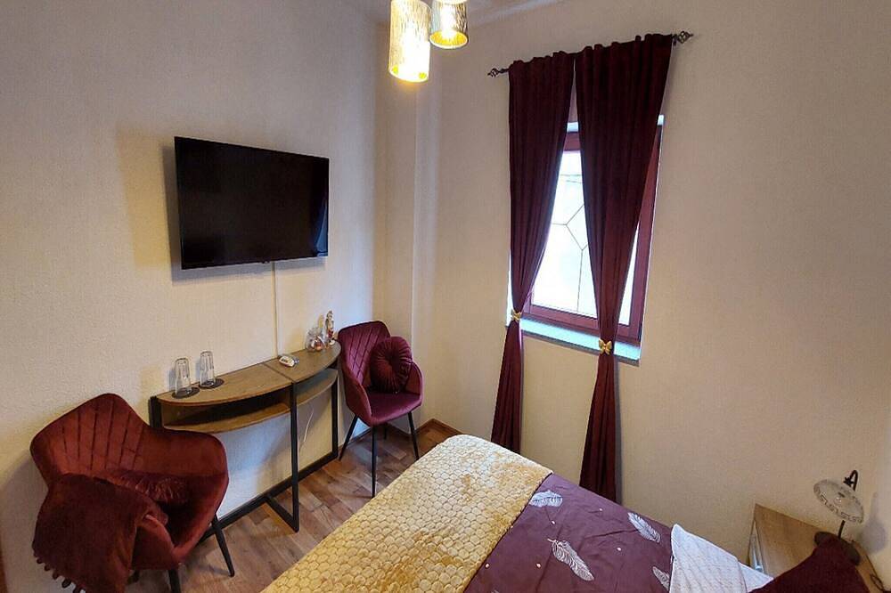 Rooms Argo - Red Double Room in Ville de Cres, Île de Cres