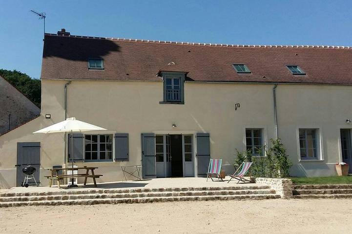 Location de vacances pour 12 personnes, avec Terrasse et Jardin à Maurepas