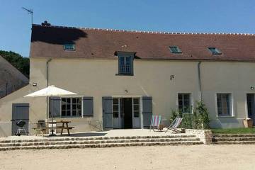 Gîte pour 12 personnes, avec terrasse et jardin à Maurepas