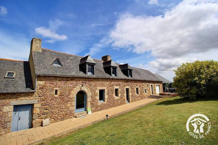 Gîte pour 6 personnes, avec Jacuzzi et Terrasse ainsi que Jardin et Vue