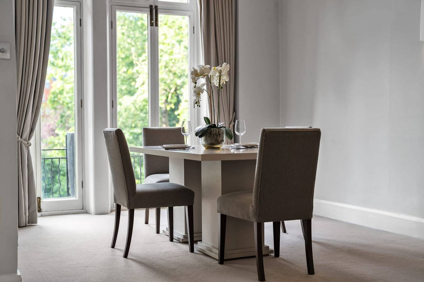 Entire apartment, Spectacular 1 Bedroom with Balcony in Kensington and Chelsea, London