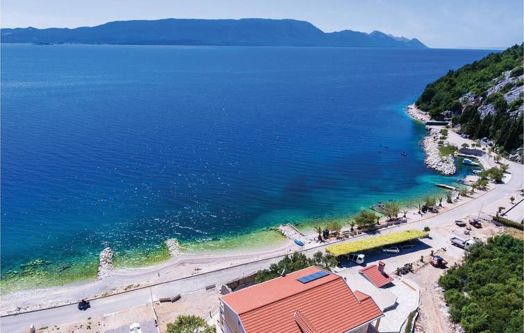 Ganze Ferienwohnung, Sonnige 2-Zimmer-Wohnung mit Pool, Terrasse und 400 m zum Strand in Dubrovnik-Neretva
