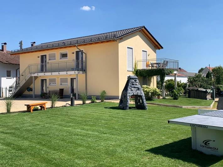 Ferienwohnung für 4 Personen, mit Balkon und Terrasse sowie Garten und Ausblick in Aalen