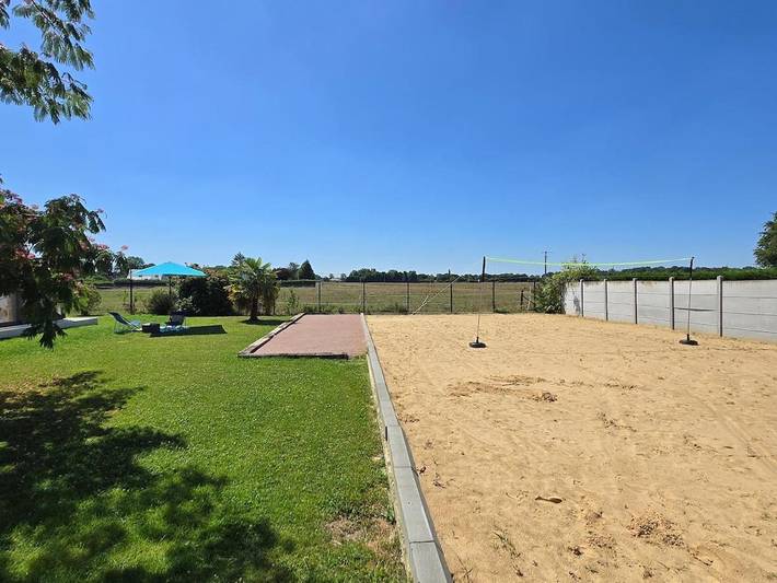 Location de vacances pour 10 personnes, avec jacuzzi et piscine ainsi que terrasse et jardin, animaux acceptés à Saint-Clair-d'Arcey - 3