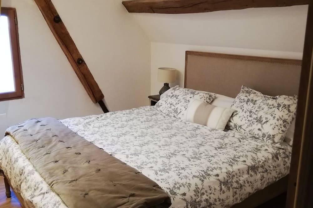 Entire apartment, Aux 3 Maillets 2. Beautiful apartment in a 16th-century house. in Bourges, Bourges region
