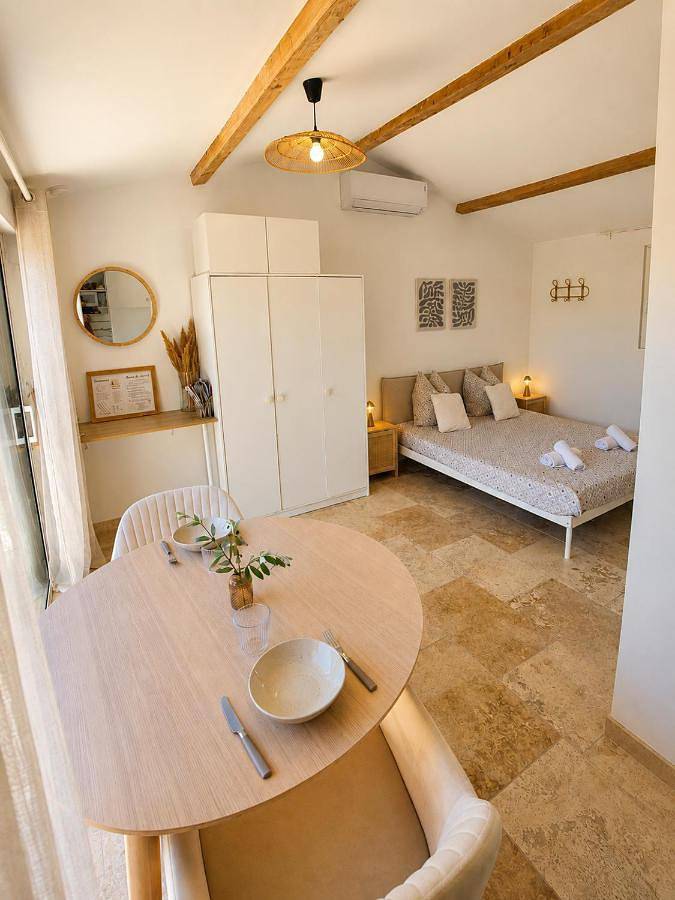 Gîte pour 2 personnes, avec Terrasse et Vue à Beaumettes