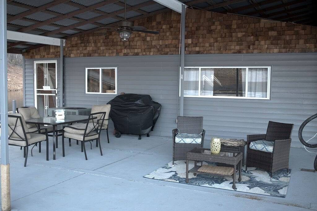 Wachen Sie mit dem See als Vorgarten auf! 3bd / 1bth mit Landzugang und Bootsbeleg in Norris Lake