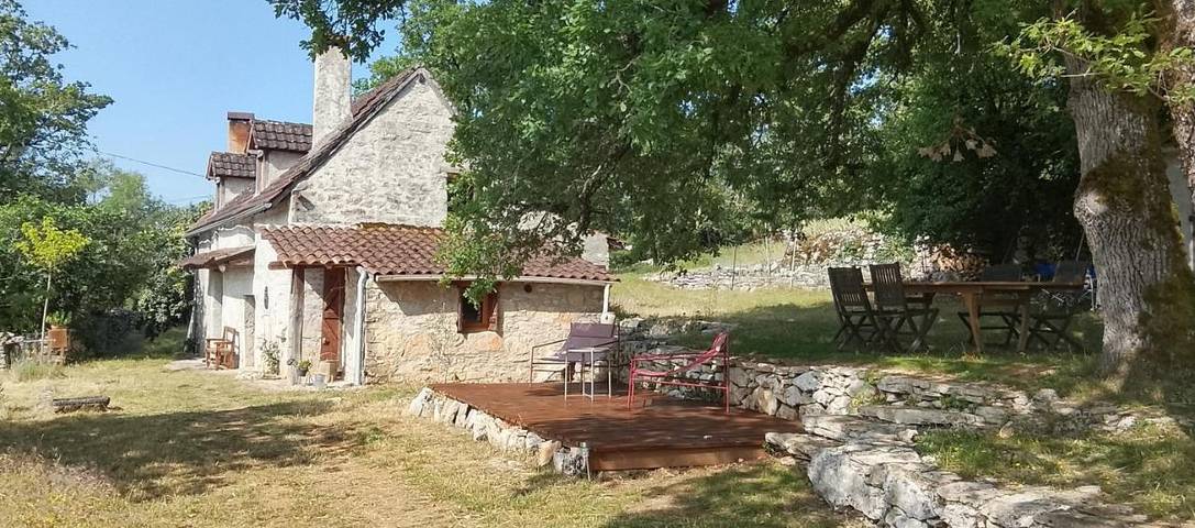Location de vacances pour 2 personnes, avec jardin ainsi que terrasse et vue dans Cénevières - 4