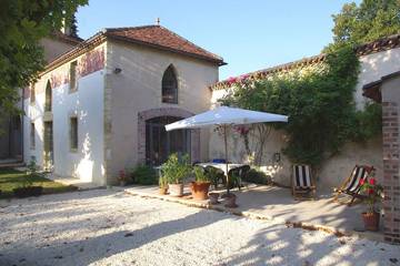 Gîte pour 6 personnes, avec terrasse et jardin à Albas