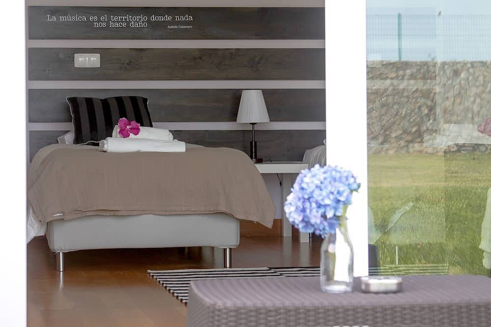 Vivenda de luxo com piscina privada ( ilha Terceira ) 6 quartos (suites) in Praia da Vitória, Terceira