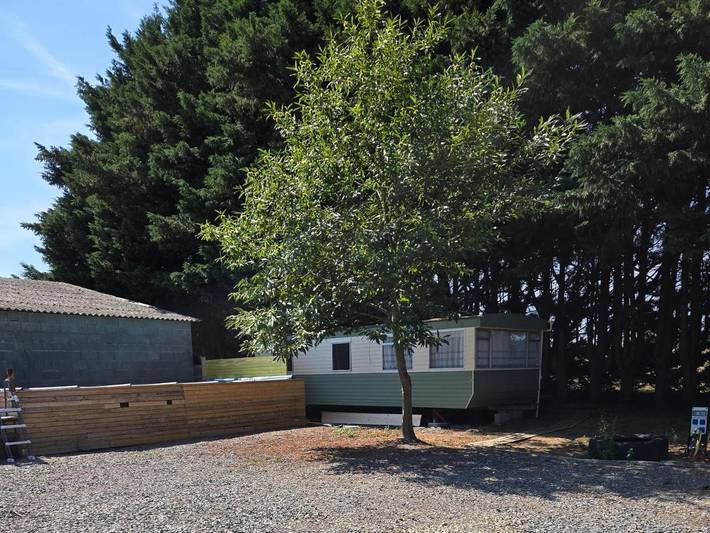 Camping pour 5 personnes, avec Jacuzzi et Terrasse ainsi que Jardin et Piscine