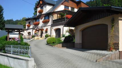 Ferienwohnung für 3 Personen, mit Balkon/Terrasse und Terrasse in Neuhaus am Rennweg