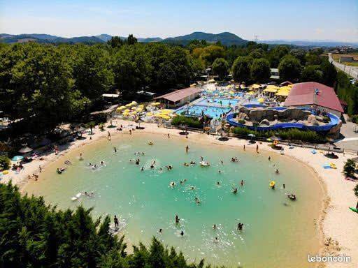 Camping pour 6 personnes, avec Terrasse ainsi que Jardin et Piscine