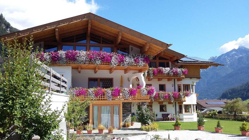 Ferienwohnung für 6 Personen, mit Terrasse und Garten sowie Sauna in Neustift im Stubaital - 2