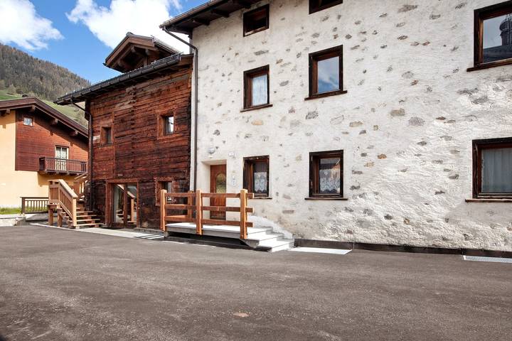 Entire apartment, Apartment 'Elisabetta n2' with Mountain View & Wi-Fi in Livigno (Town), Livigno