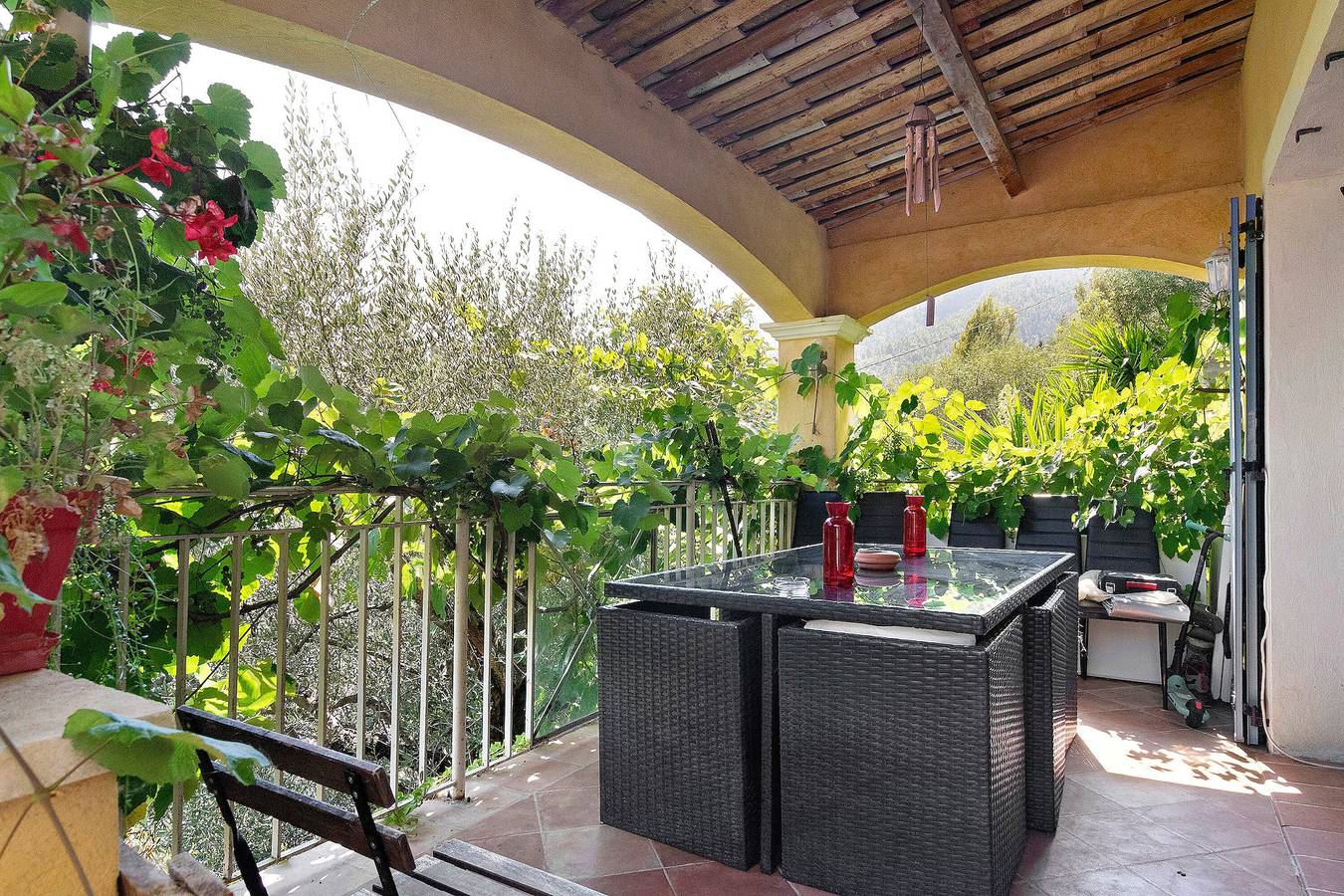 Bed and Breakfast 'Colibri' with Mountain View, Wi-Fi and Air Conditioning in Coaraze, Mediterranean Coast (France)