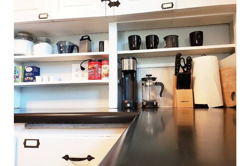 Ivywild Bungalow ↠Close to Trails/Downtown/Shops↞ in Broadmoor, Colorado Springs