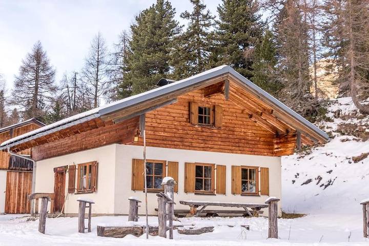 Chalet für 8 Personen, mit Terrasse und Garten sowie Sauna und Ausblick