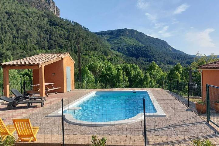 Cottage pour 6 personnes, avec jardin et balcon à Saint-Pierre-de-la-Fage