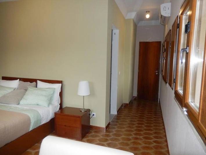 Location de vacances pour 2 personnes, avec terrasse et piscine ainsi que jardin et vue à Palmela - 3