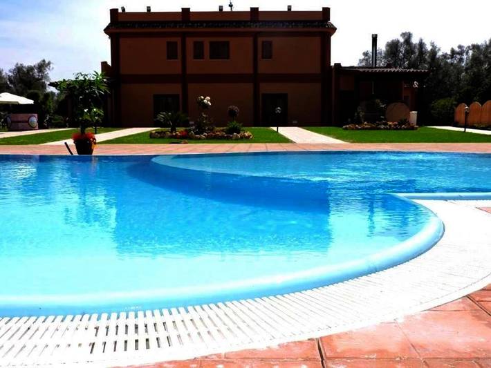 Hôtel pour 2 personnes, avec jardin ainsi que bassin pour enfant et piscine, animaux acceptés