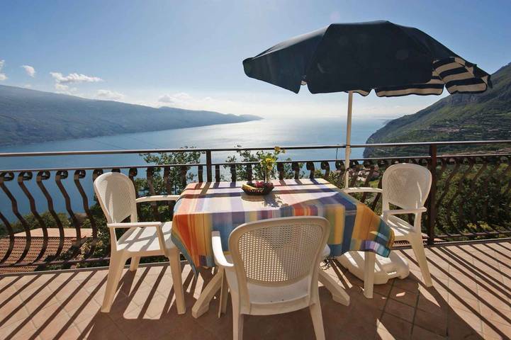 Ganze Ferienwohnung, Ferienwohnung mit Seeblick und Pool in Tignale, Gardasee-Berge