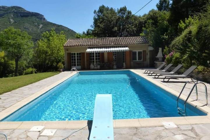 Location de vacances pour 5 personnes, avec jardin et terrasse à Sumène