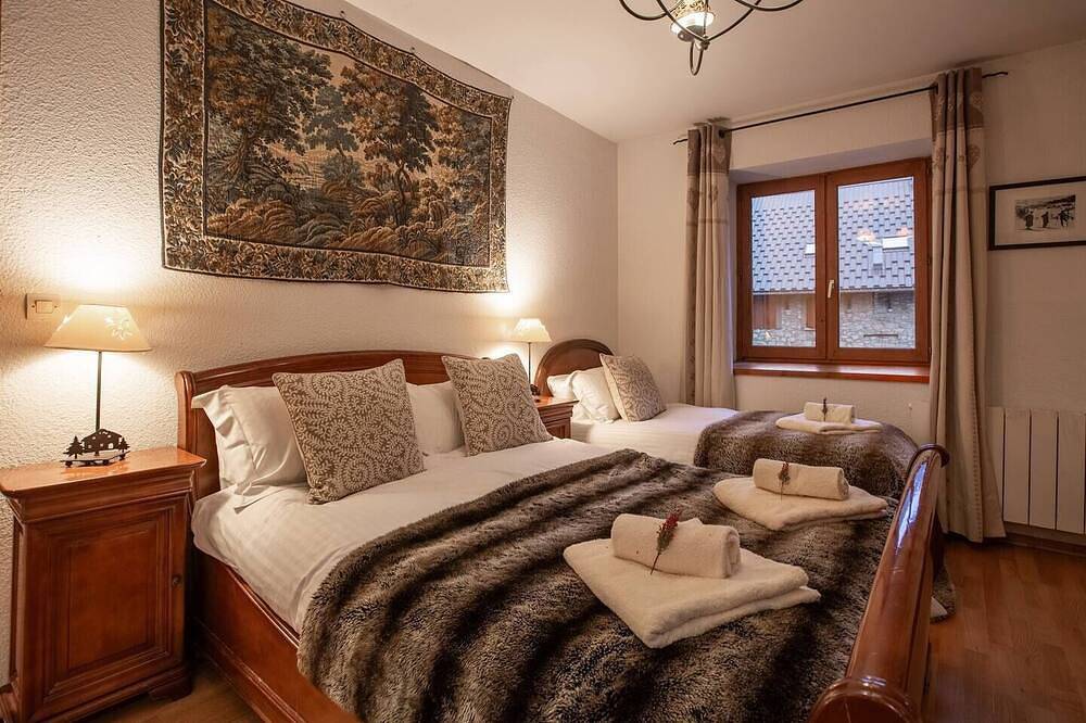 Chalet Rostaing, self catering Summer - catered in Winter in Vaujany, Parc national des Écrins