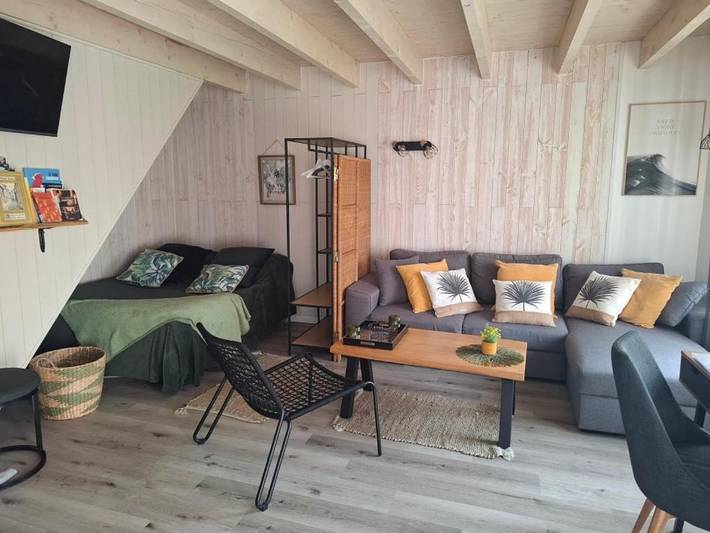 Gîte pour 4 personnes, avec Balcon ainsi que Terrasse et Piscine dans Bazincourt-sur-Saulx