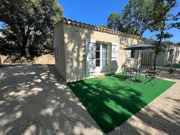 Gîte pour 4 personnes, avec jardin à Sarrians