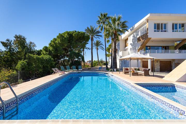 Chalet para 16 personas, con Balcón además de Terraza y Jardín en 