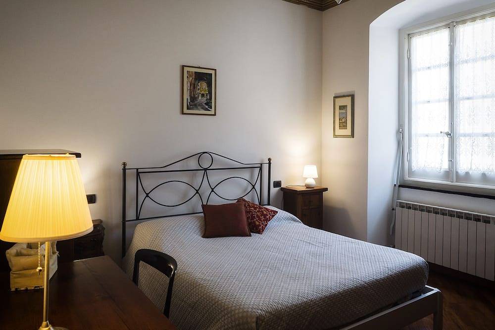 Entire apartment, Charming three-room on the sea front promenade of Chiavari sea in Chiavari, Riviera di Levante