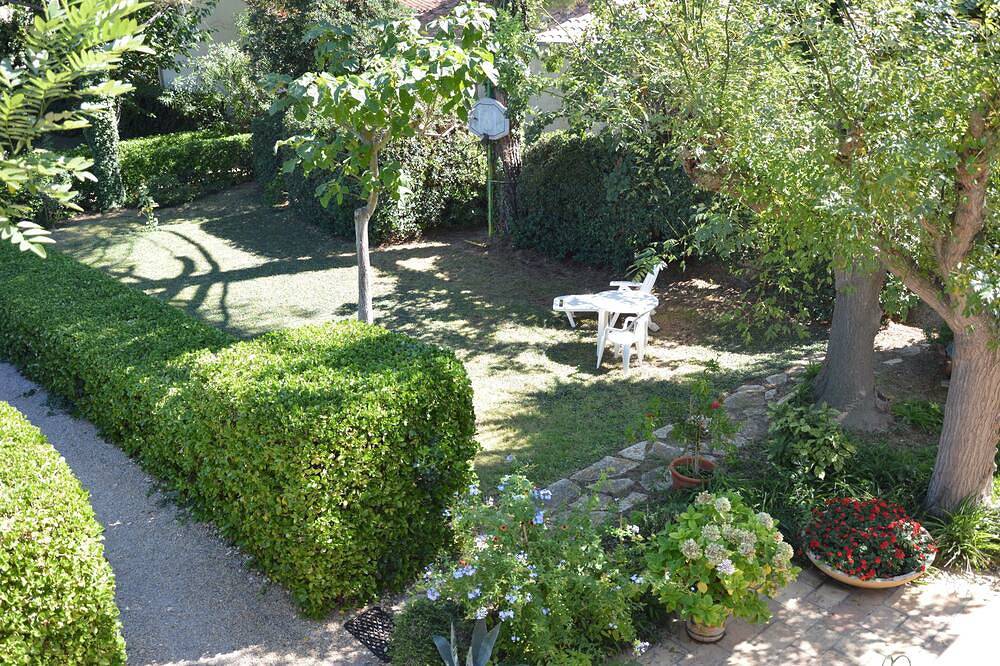 Entire apartment, Vacwe in Sete pretty private room garden sideclim wifi beach 2mn15mn walk to cv in Sete, Côte d'Améthyste