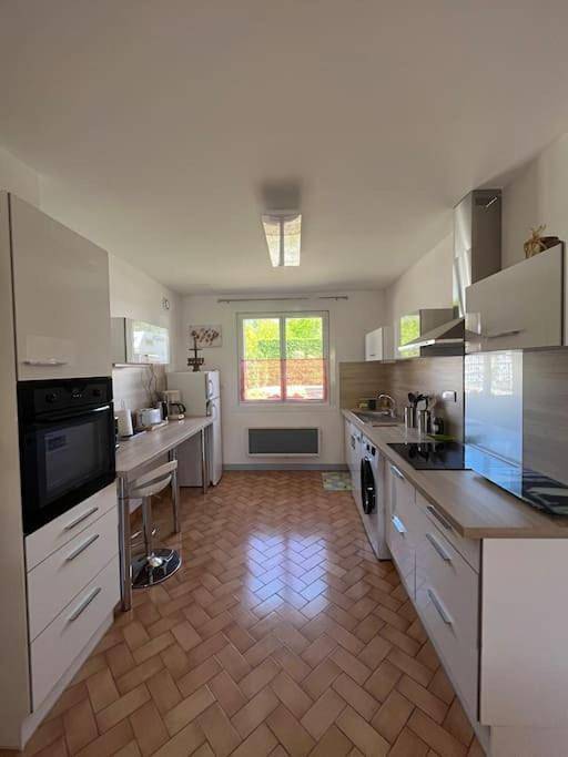 Appartement entier, Appartement les Mésanges en rez de jardin -terrasse-2 chambres-parking in Le Poët-Laval, Région de nyons