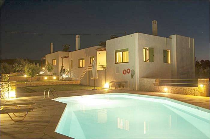Location de vacances pour 5 personnes, avec jardin ainsi que piscine et vue dans Palekastron - 2