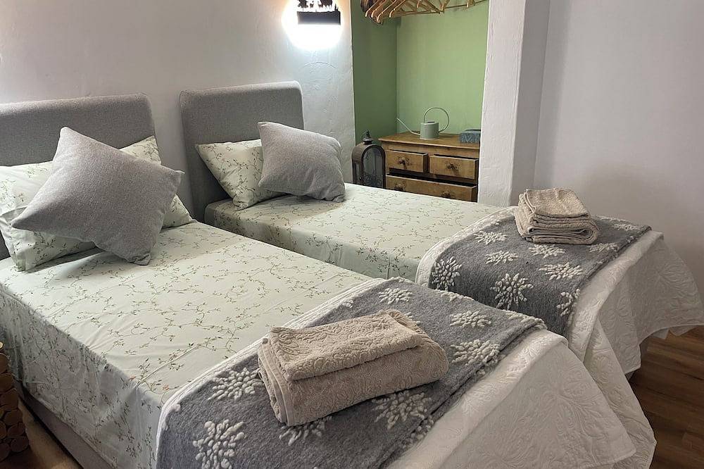 Appartement entier, Lovely Guest House with private pool in Breil-sur-Roya, Côte méditerranéenne (France)