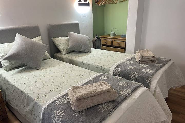 Gîte pour 4 personnes, avec piscine et jardin ainsi que balcon et jacuzzi à Breil-sur-Roya - 4