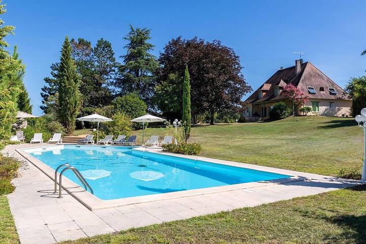 Location de vacances pour 9 personnes, avec Balcon et Jardin à Champagnac-de-Belair