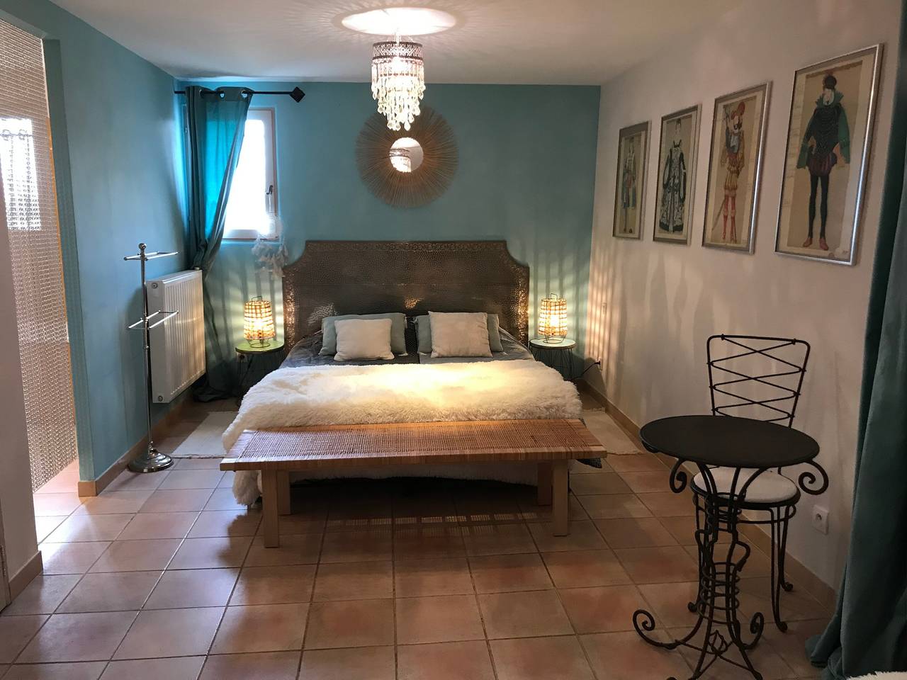 Chambre « Appartement, Chambre Bleue » avec piscine partagée, Wi-Fi et climatisation in Carpentras, Parc naturel régional du Mont-Ventoux