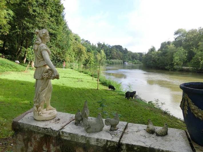 Gîte pour 6 personnes, avec vue et piscine ainsi que vue sur le lac et jardin dans Mantoche - 4