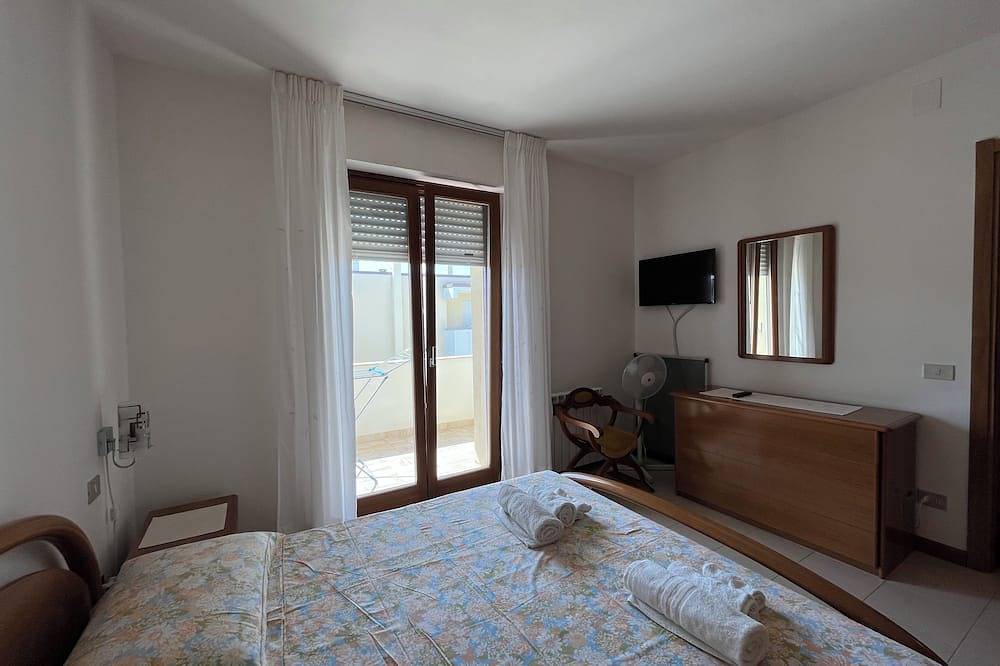 Ganze Wohnung, Bright Apartment Within Walking Distance From The Sea in Fertilia, Sassari Provinz